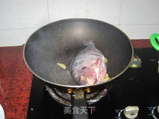 番茄烧鲫鱼的做法步骤:4