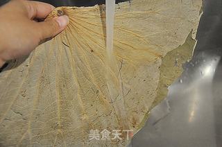 【苏菜】荷香糯米骨的做法步骤：6