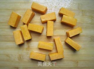 黄金南瓜条的做法步骤:2