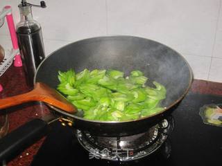腊肉炒苦瓜的做法步骤:4