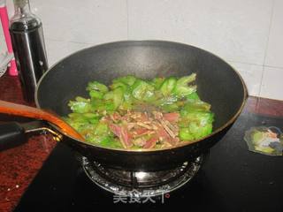 腊肉炒苦瓜的做法步骤:8