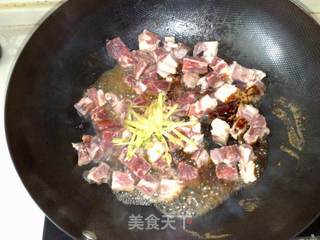 【平淡的幸福】牛肉炖土豆的做法步骤：4