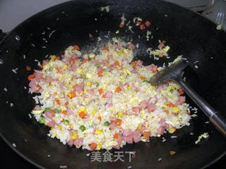 扬州炒饭的做法步骤:10
