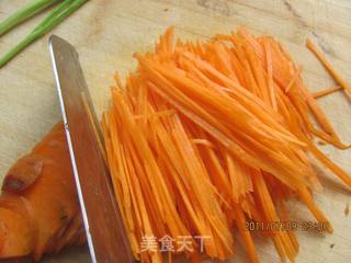 [苏菜]---清炒胡萝卜的做法步骤：2