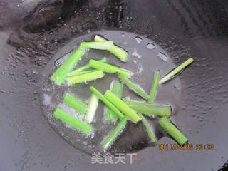 [苏菜]---清炒胡萝卜的做法步骤：4