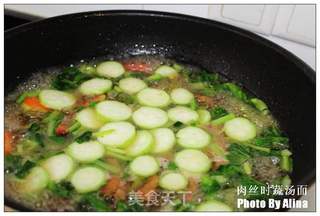 肉丝时蔬汤面的做法步骤:6