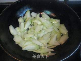 老黄瓜豆瓣蛤蜊汤的做法步骤:2