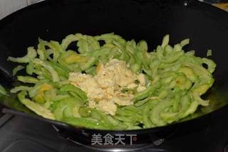 剁椒苦瓜炒鸡蛋的做法步骤:6