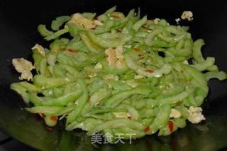 剁椒苦瓜炒鸡蛋的做法步骤:8