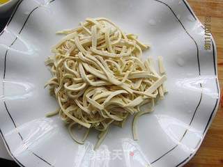 五味干丝的做法步骤:3