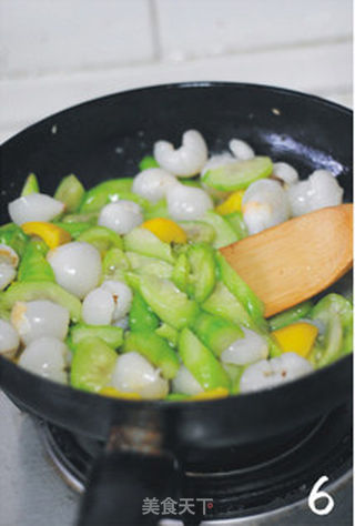 【荔枝爆丝瓜】——夏日里的缤纷素食的做法步骤:6