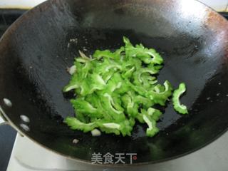 【注定了一生要一起“旅行”】相恋苦瓜炒肉的做法步骤:5