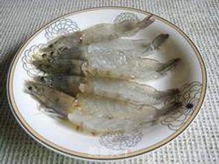 念念不忘的味道—清蒸蒜茸开边虾的做法步骤:2