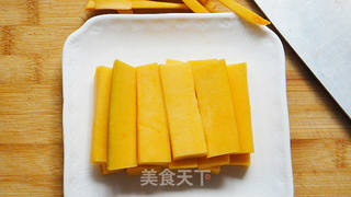 咸蛋黄焗南瓜的做法步骤:2