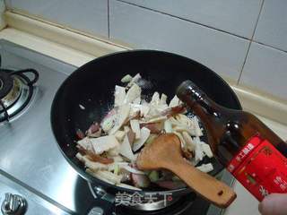 杭州名菜“笋烧肉”的做法步骤：4