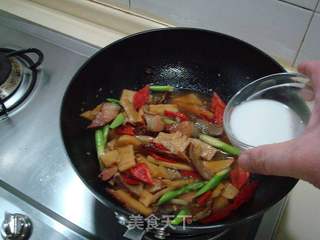杭州名菜“笋烧肉”的做法步骤：11