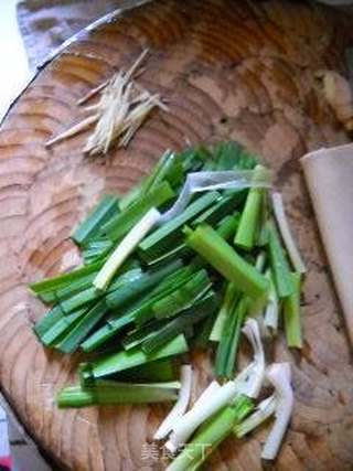 蒜苗腊肉百叶丝的做法步骤:4
