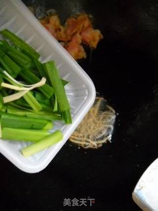 蒜苗腊肉百叶丝的做法步骤:7