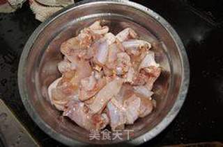 辣辣牛蛙的做法步骤：1