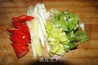 辣辣牛蛙的做法步骤：2