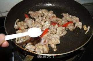 辣辣牛蛙的做法步骤：4