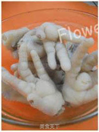 一款简单的能当零食吃的菜---泡椒凤爪的做法步骤：7