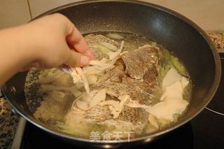 【浙菜】汤鲜味美宁波风味·雪菜大汤黄鱼的做法步骤:9