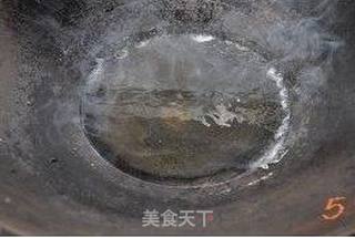 丝瓜紫菜香菇咸蛋汤的做法步骤：5