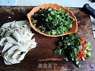 【浙菜】---雪菜豆皮的做法步骤：3