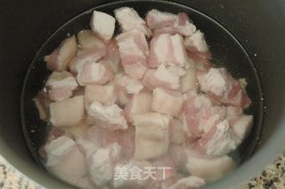 【浙菜】栗子红烧肉的做法步骤:3