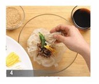 韩国荡平菜(绿豆芽拌绿豆凉粉)的做法步骤:4