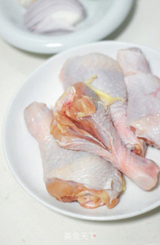 【豆豉酱蒸鸡腿】适合上班族的十分钟快手菜的做法步骤:2