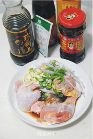 【豆豉酱蒸鸡腿】适合上班族的十分钟快手菜的做法步骤:4
