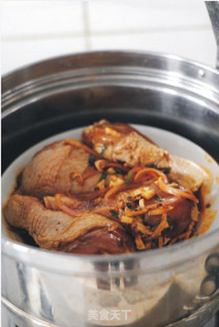 【豆豉酱蒸鸡腿】适合上班族的十分钟快手菜的做法步骤:7