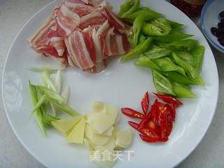 【湘菜】:农家小炒肉的做法步骤:2
