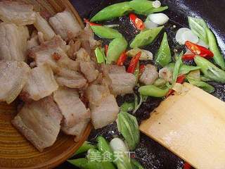 【湘菜】:农家小炒肉的做法步骤:6