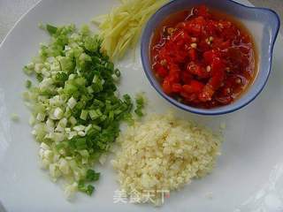 【湘菜】:剁椒鱼头的做法步骤:3