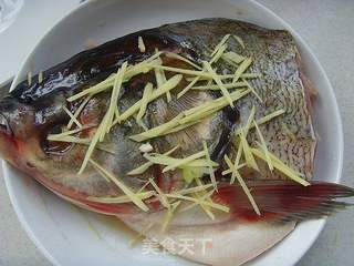 【湘菜】:剁椒鱼头的做法步骤:4