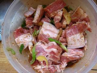 【湘菜】—苏仙夫子肉的做法步骤:2