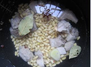 排骨黄豆汤的做法步骤：5