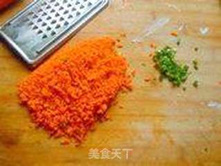胡萝卜鸡蛋饼的做法步骤:2