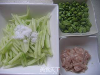 瓜皮肉丝炒毛豆的做法步骤：2