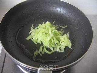 瓜皮肉丝炒毛豆的做法步骤：5