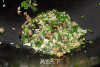 浇汁皮蛋的做法步骤:3