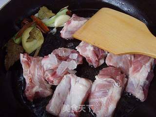 【湘菜】:玉米烧排骨的做法步骤:4