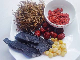 虫草花首乌煲老鸽汤的做法步骤：2
