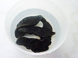 虫草花首乌煲老鸽汤的做法步骤:3