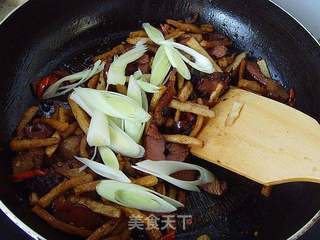 【湘菜】:萝卜干炒腊肉的做法步骤:7