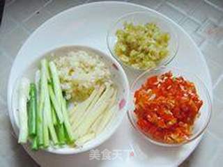 万里江山红与绿—双椒鱼头的做法步骤:2
