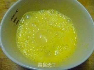 【湘菜】酸菜鸡蛋炒蚕豆米的做法步骤：4